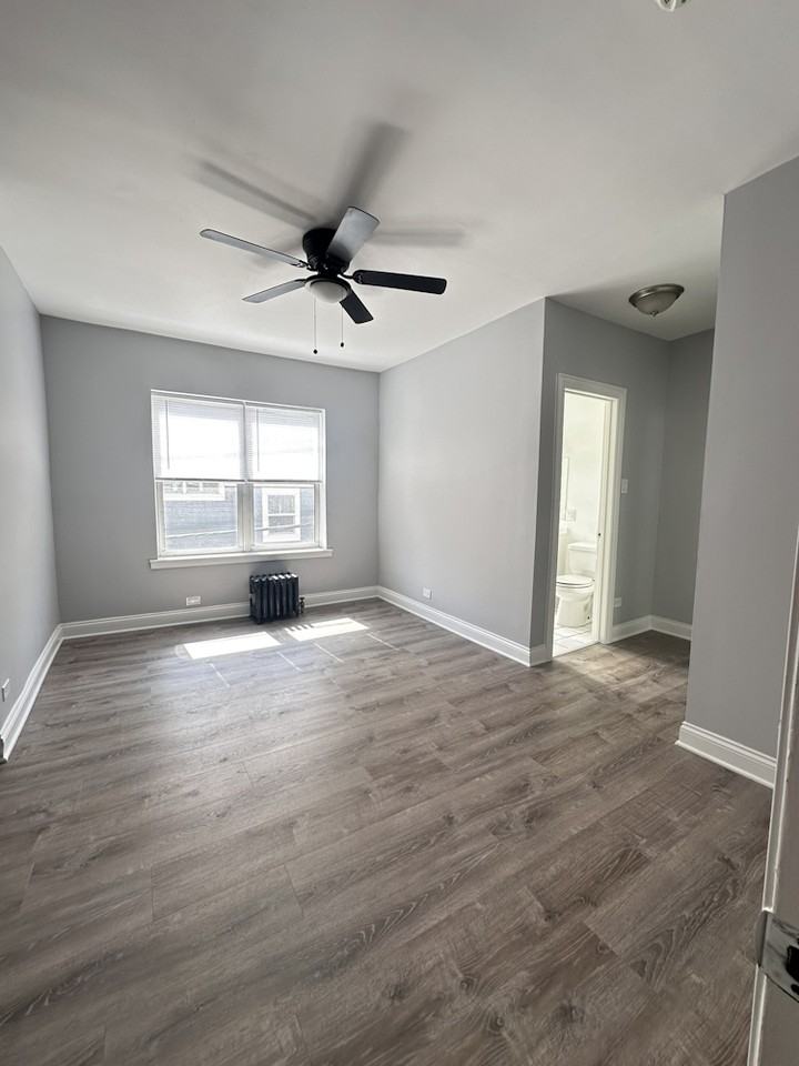 4756 N Maplewood Ave #211 - Photo 2 of 8