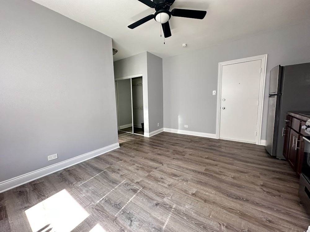 4756 N Maplewood Ave #211 - Photo 5 of 8