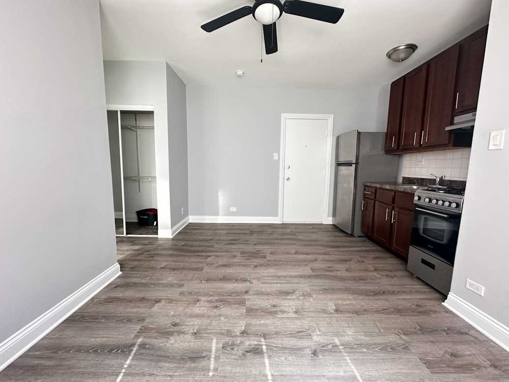 4756 N Maplewood Ave #211 - Photo 6 of 8
