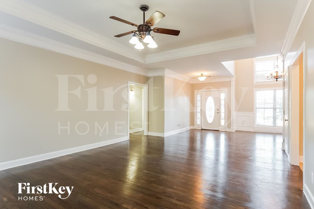 245 Madison Ln - Photo 2 of 15