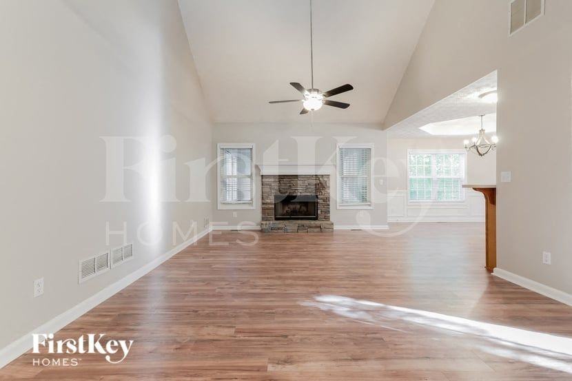 940 Willow Hollow Dr - Photo 2 of 15