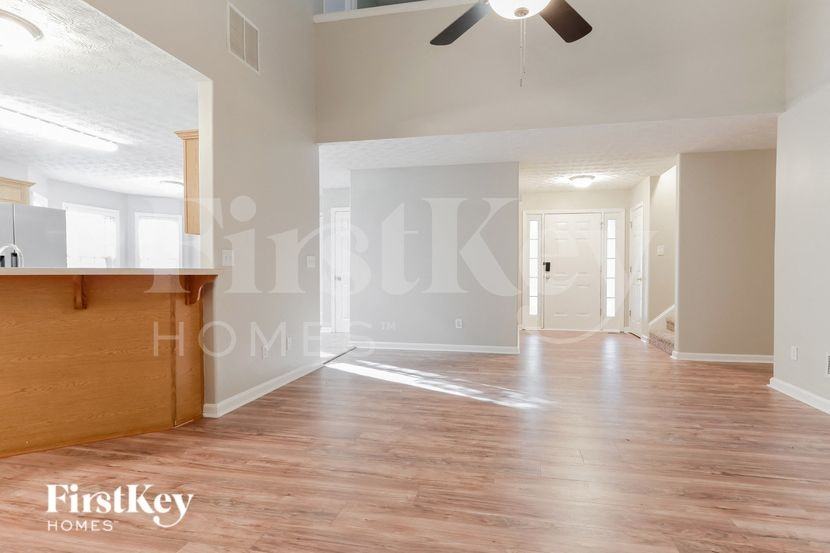 940 Willow Hollow Dr - Photo 3 of 15