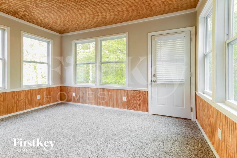 940 Willow Hollow Dr - Photo 5 of 15