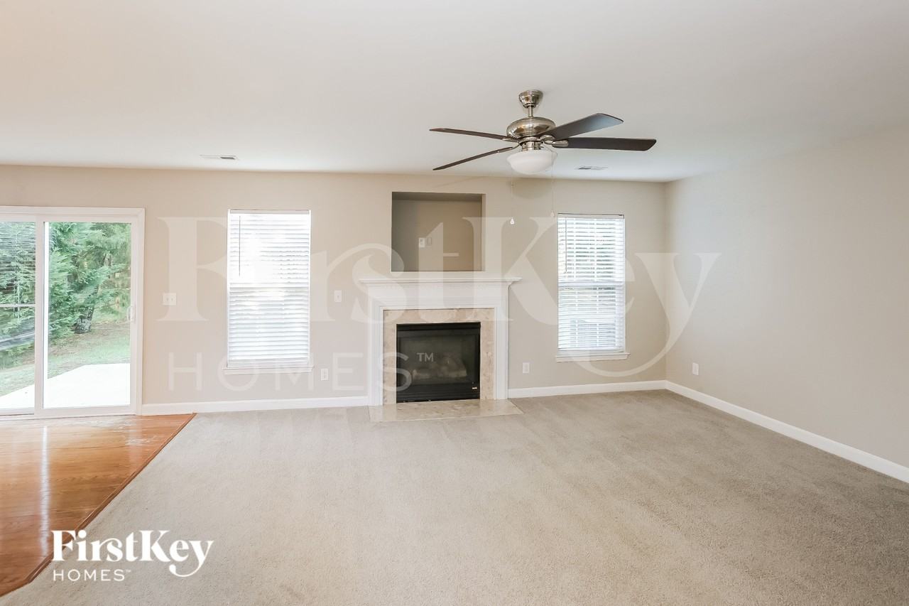 1011 Bridleside Dr - Photo 4 of 16