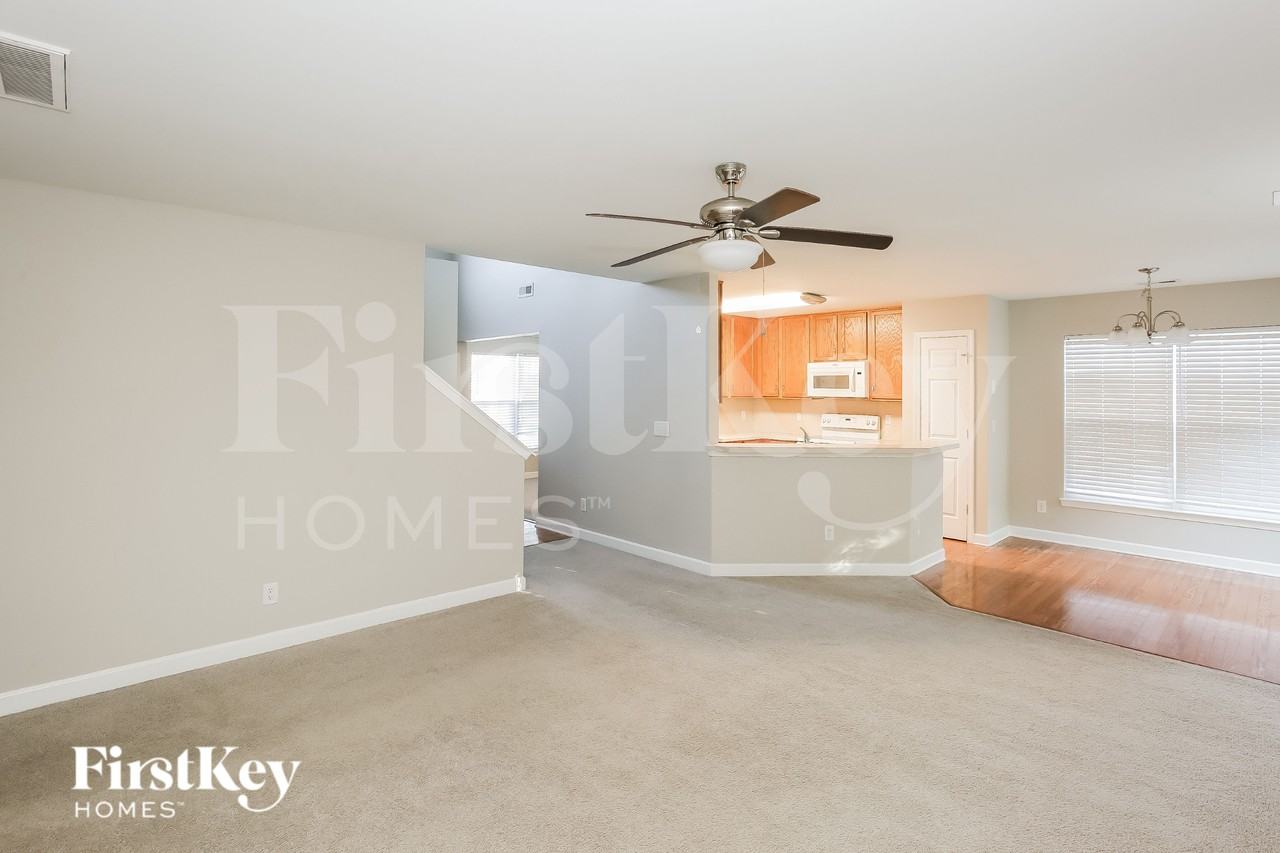 1011 Bridleside Dr - Photo 6 of 16