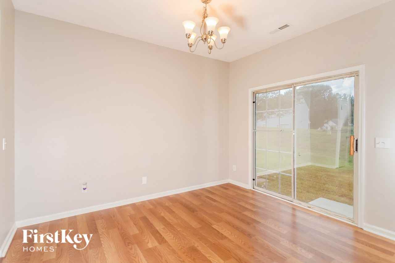 4230 Fairwood Dr - Photo 3 of 15