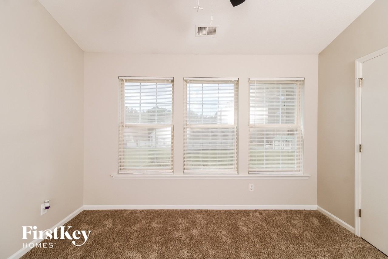 4230 Fairwood Dr - Photo 6 of 15