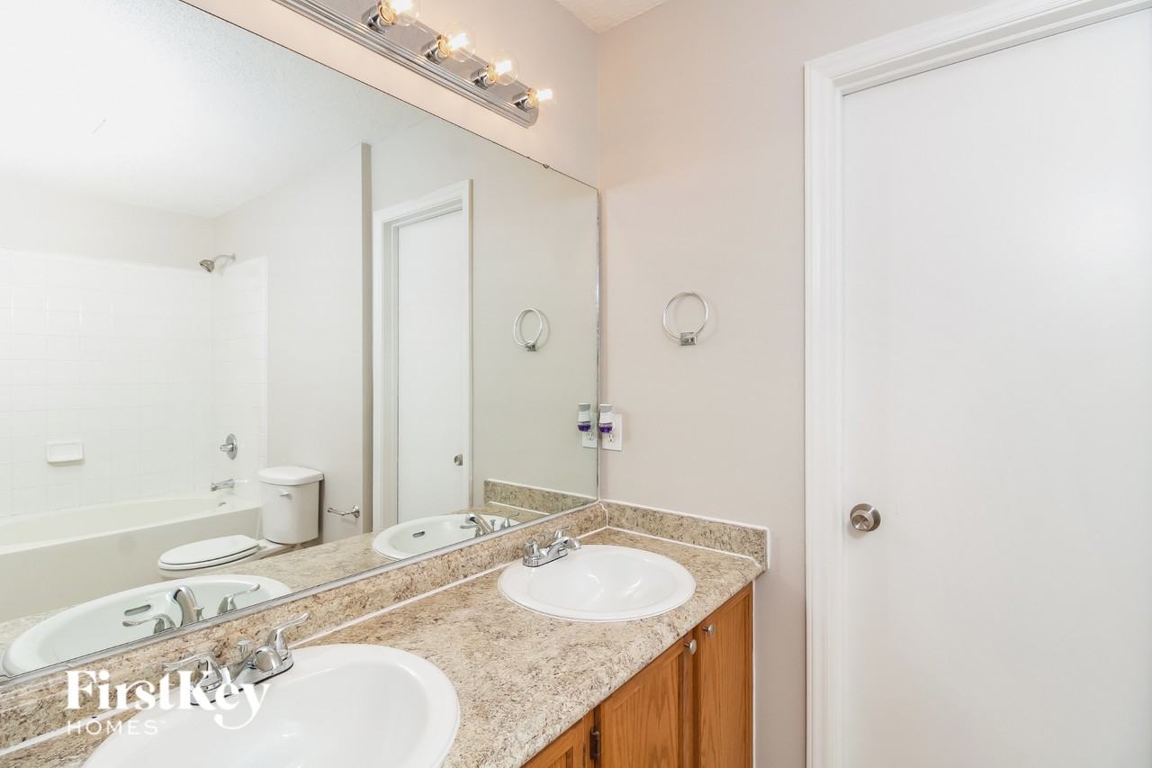 4230 Fairwood Dr - Photo 7 of 15