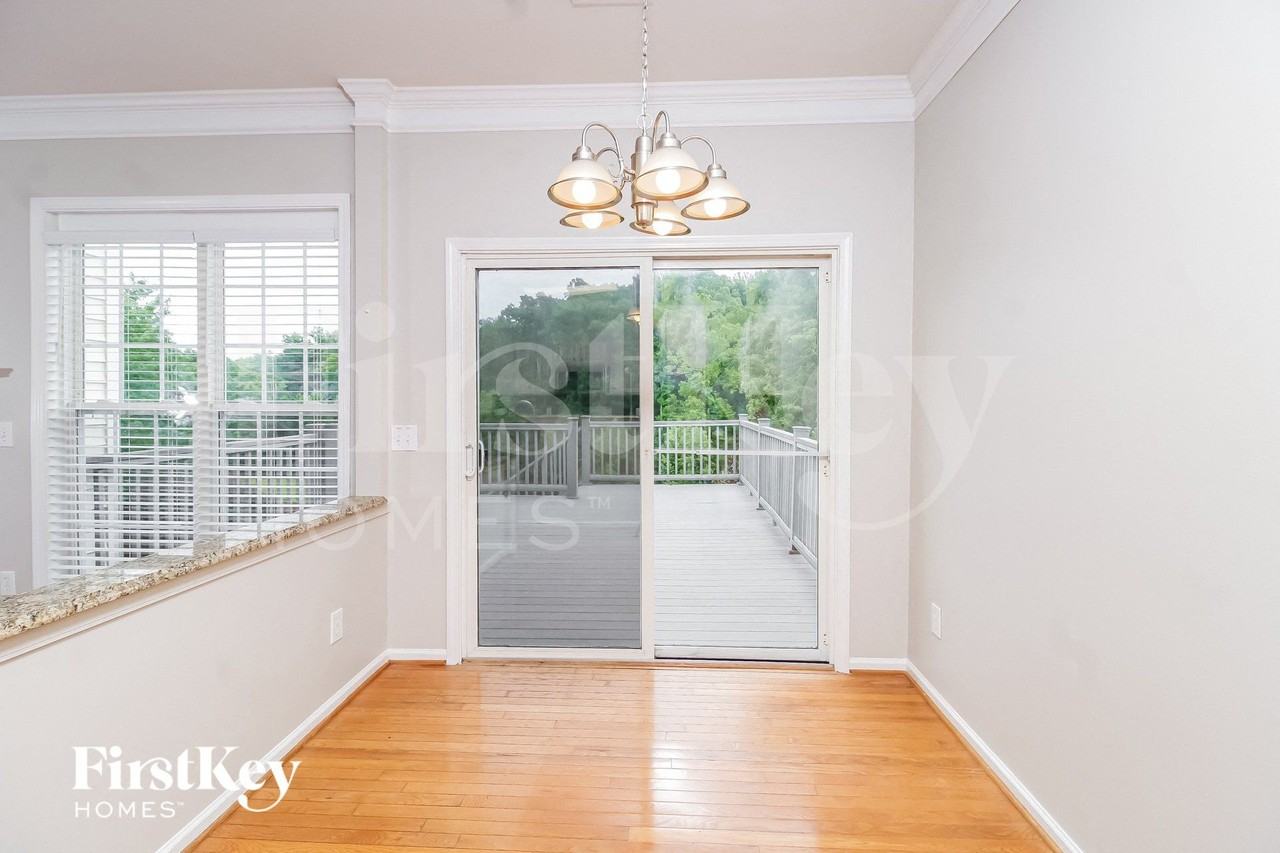 3312 Cornelia Ct - Photo 5 of 15