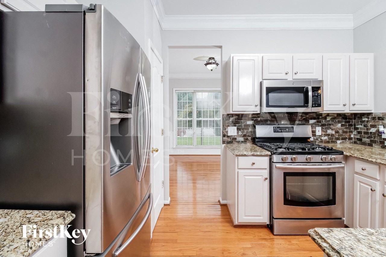 3312 Cornelia Ct - Photo 6 of 15