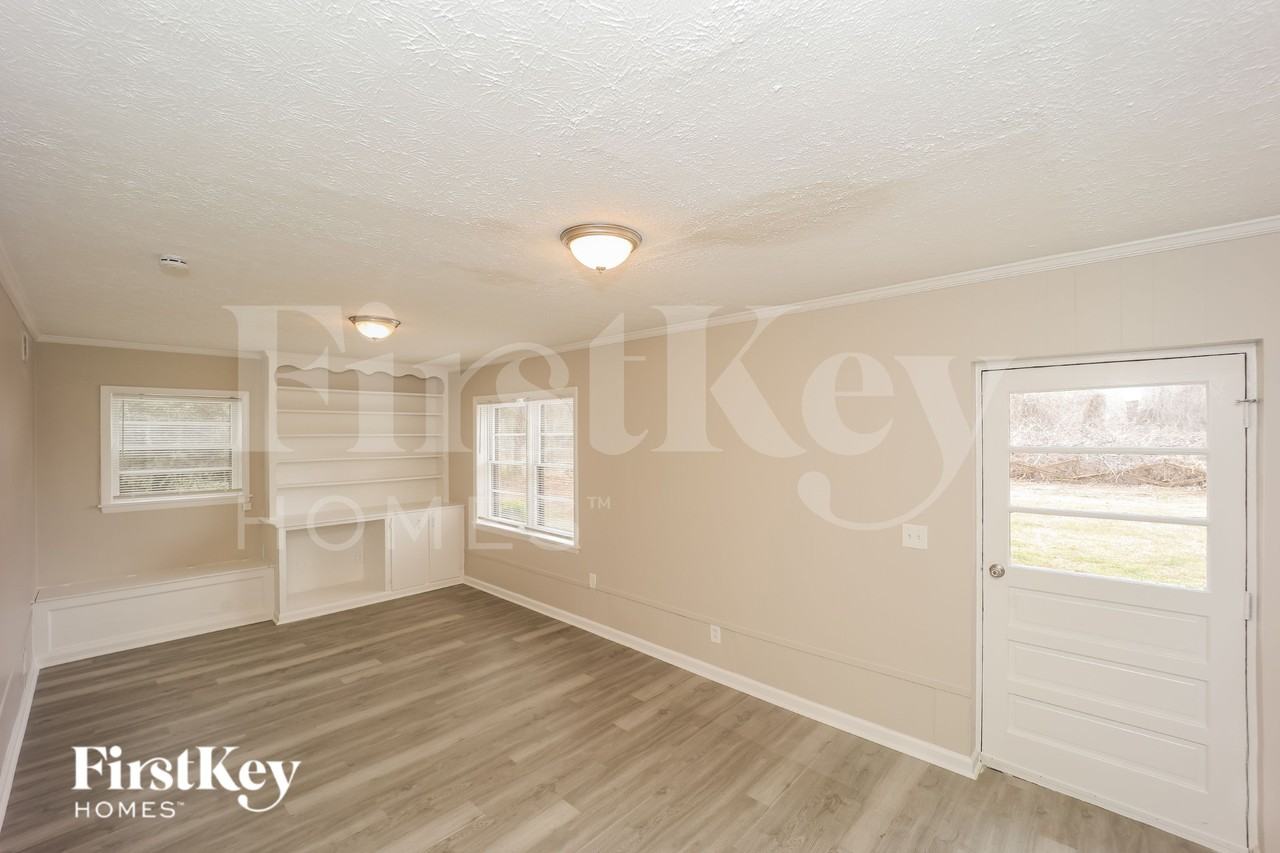 347 Judy Dr - Photo 2 of 16