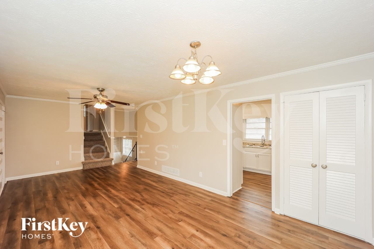 347 Judy Dr - Photo 4 of 16