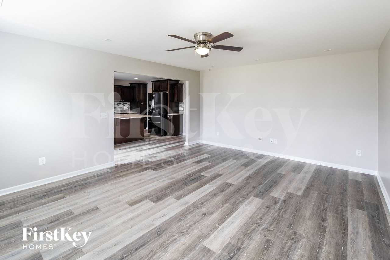 413 Thoroughbred Dr - Photo 3 of 15