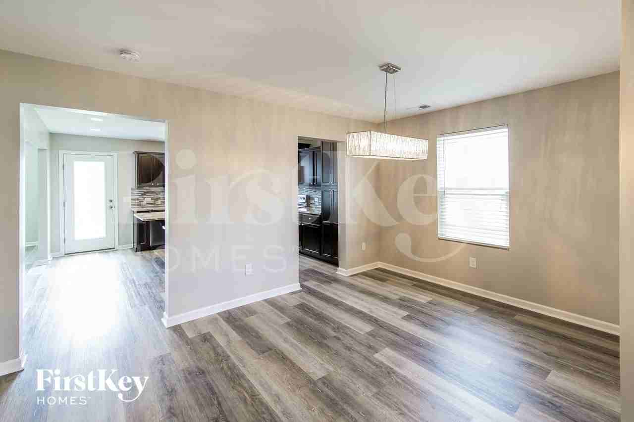 413 Thoroughbred Dr - Photo 4 of 15