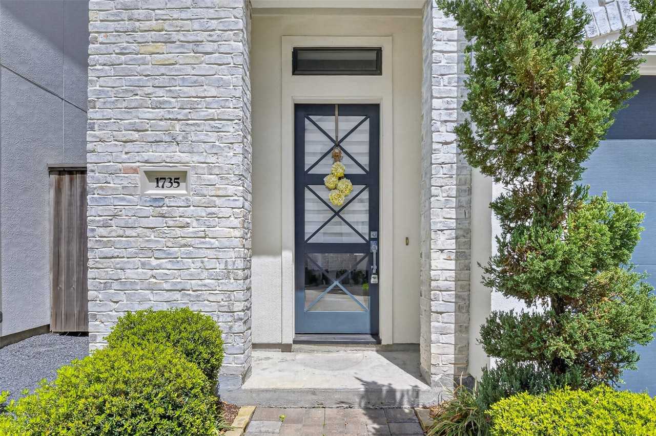 1735 Moritz Dr - Photo 4 of 30