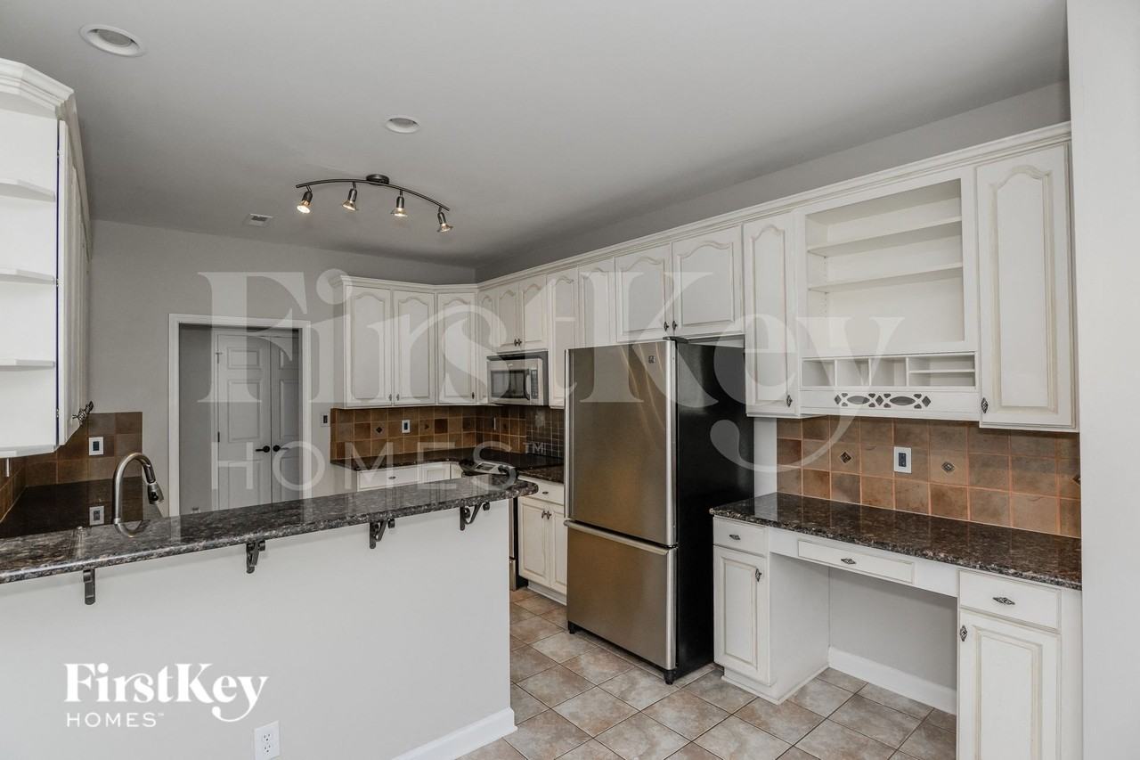 1001 Josey Ln - Photo 5 of 15