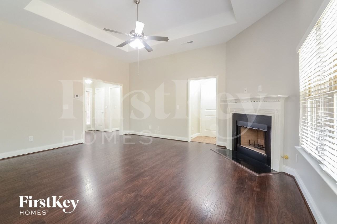 460 River Crest Dr N - Photo 4 of 15