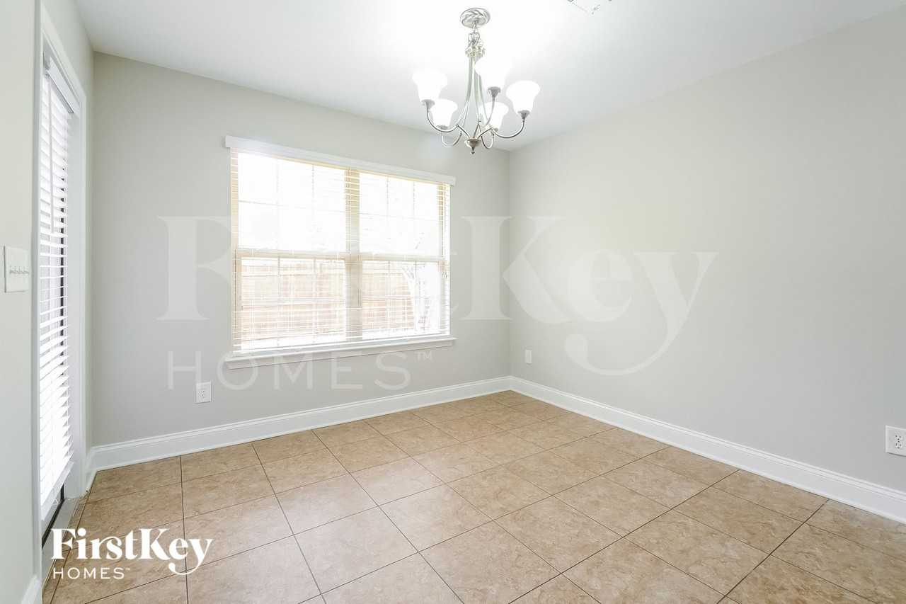 460 River Crest Dr N - Photo 5 of 15