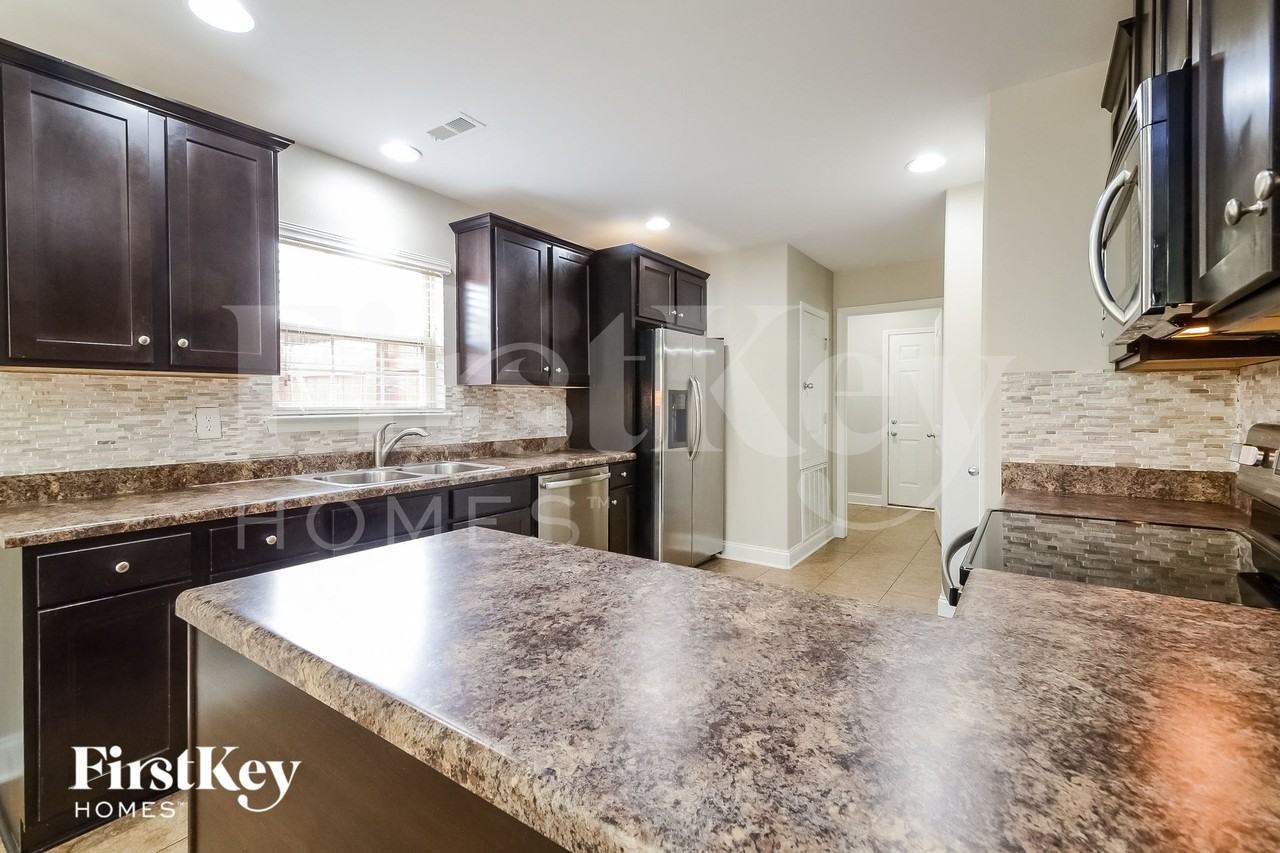 460 River Crest Dr N - Photo 6 of 15