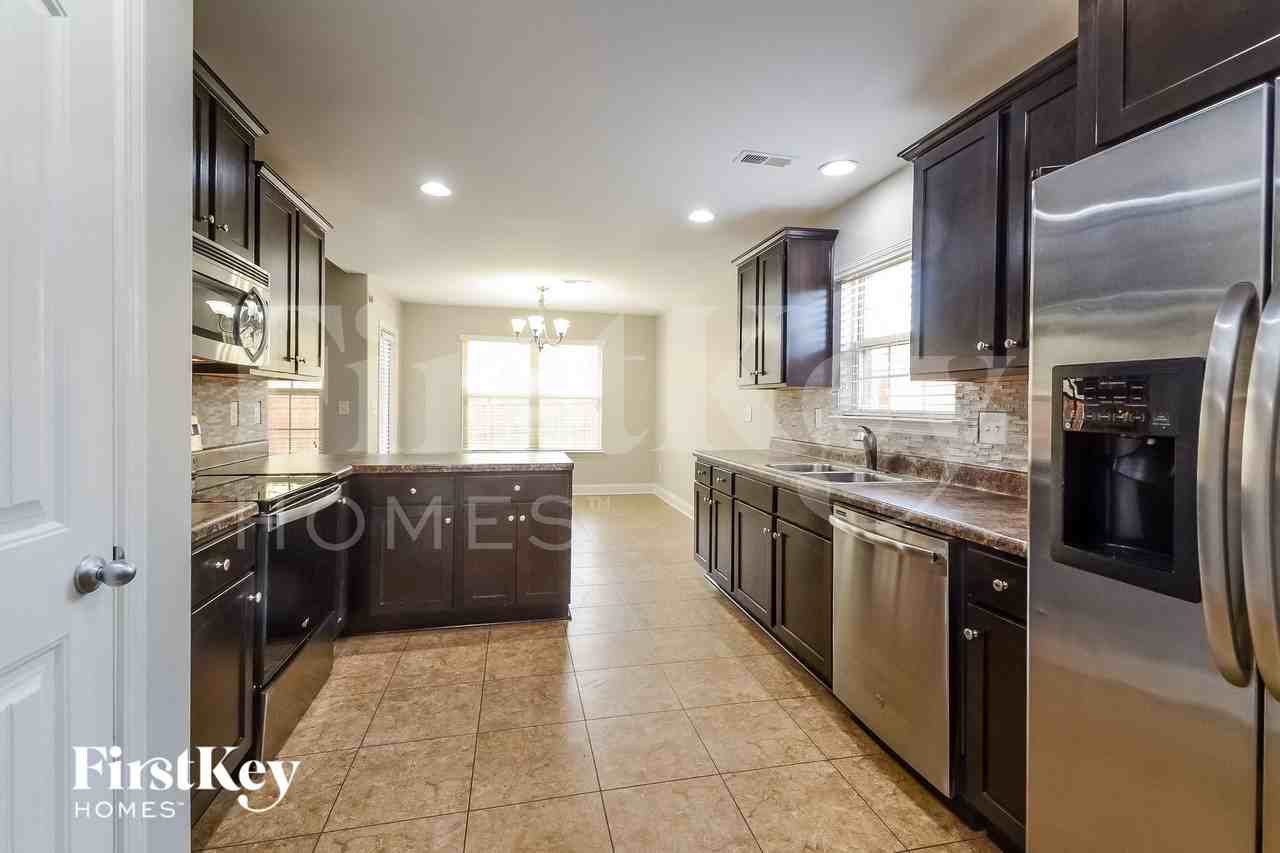 460 River Crest Dr N - Photo 7 of 15