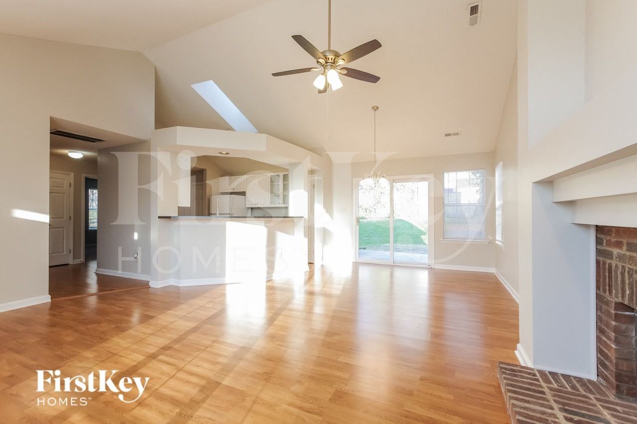 6627 Flat Creek Dr - Photo 2 of 15