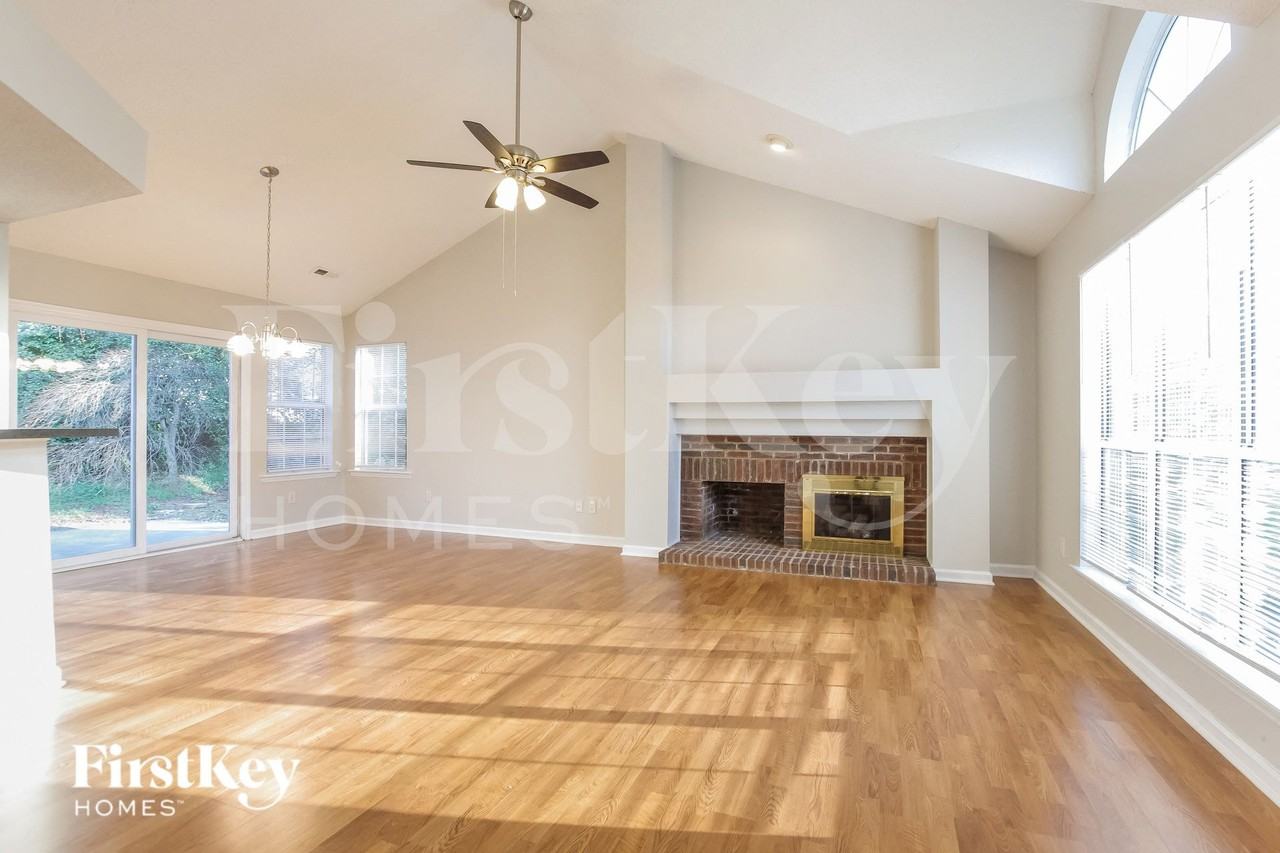 6627 Flat Creek Dr - Photo 3 of 15