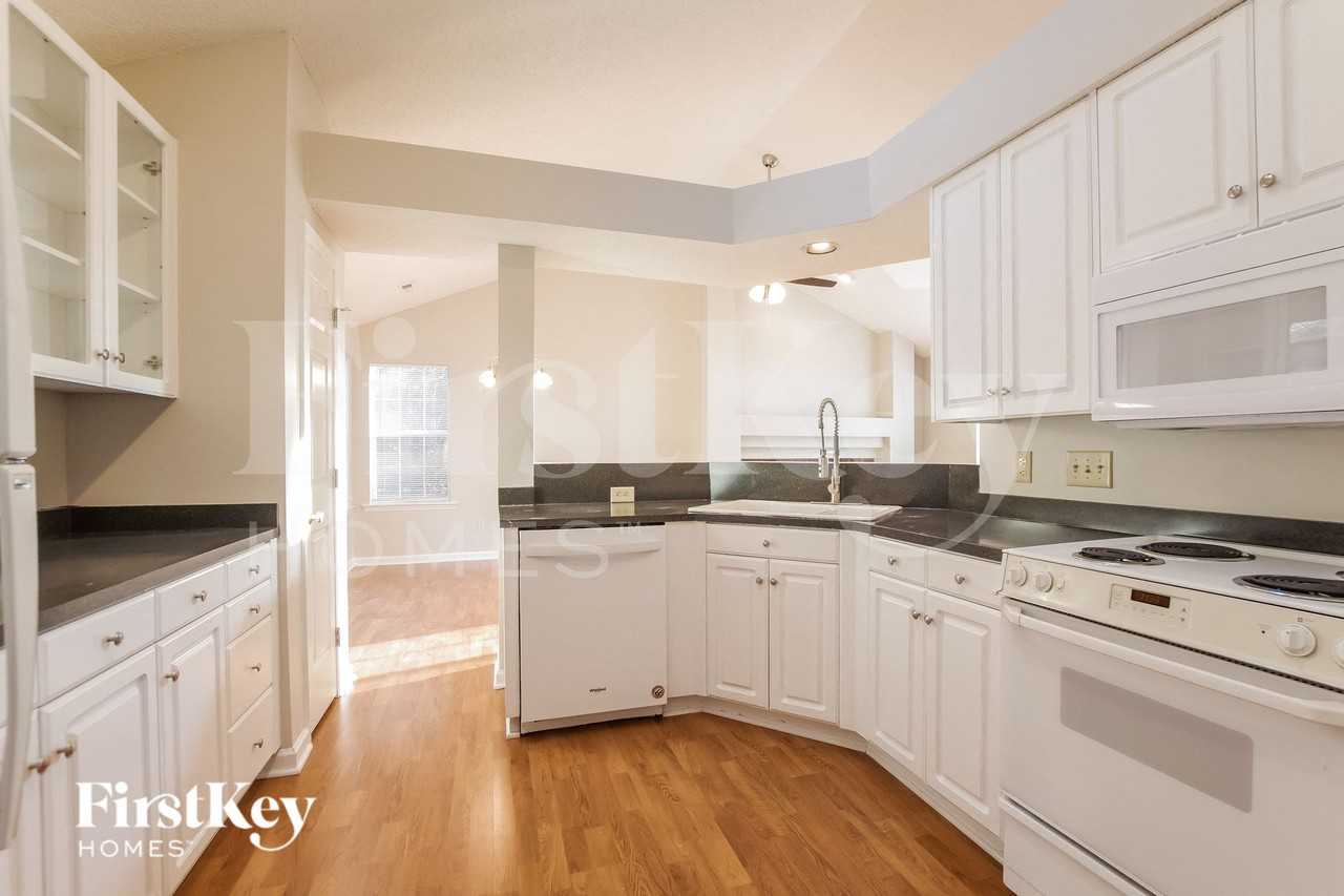 6627 Flat Creek Dr - Photo 6 of 15