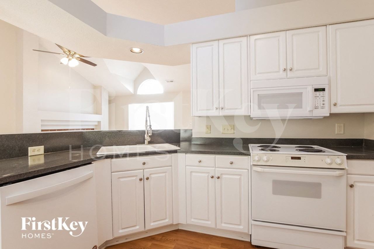 6627 Flat Creek Dr - Photo 7 of 15