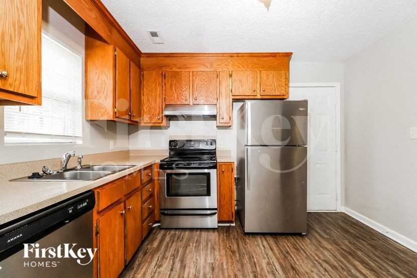 110 Stillwell St - Photo 6 of 15