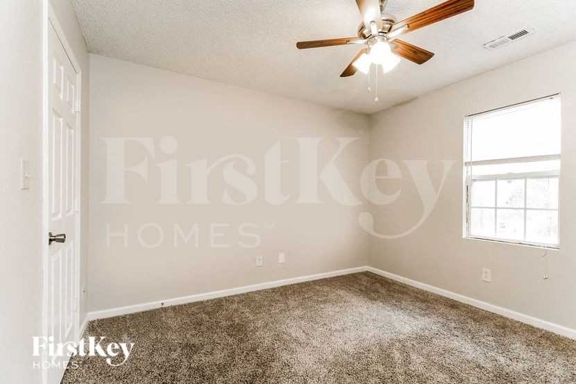 110 Stillwell St - Photo 7 of 15