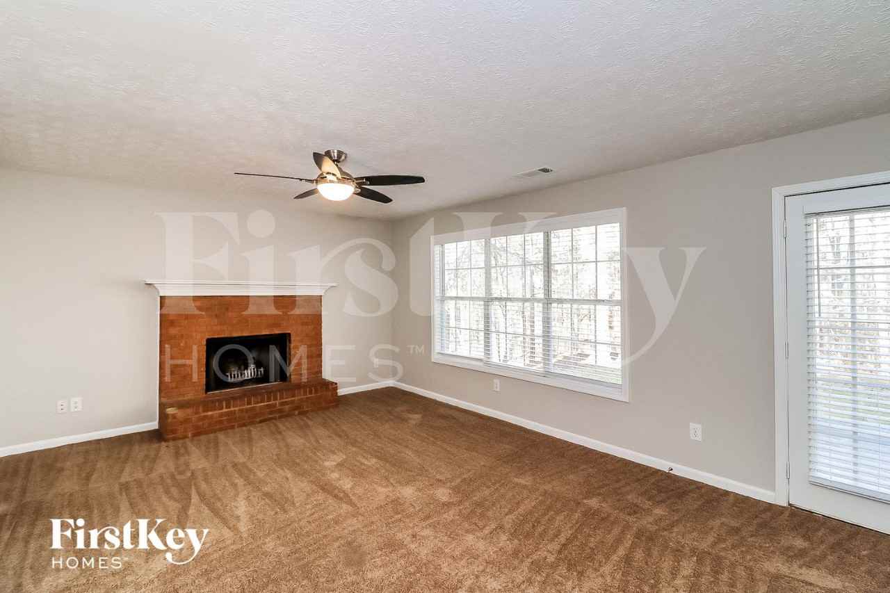 640 Alcovy Springs Dr - Photo 2 of 16