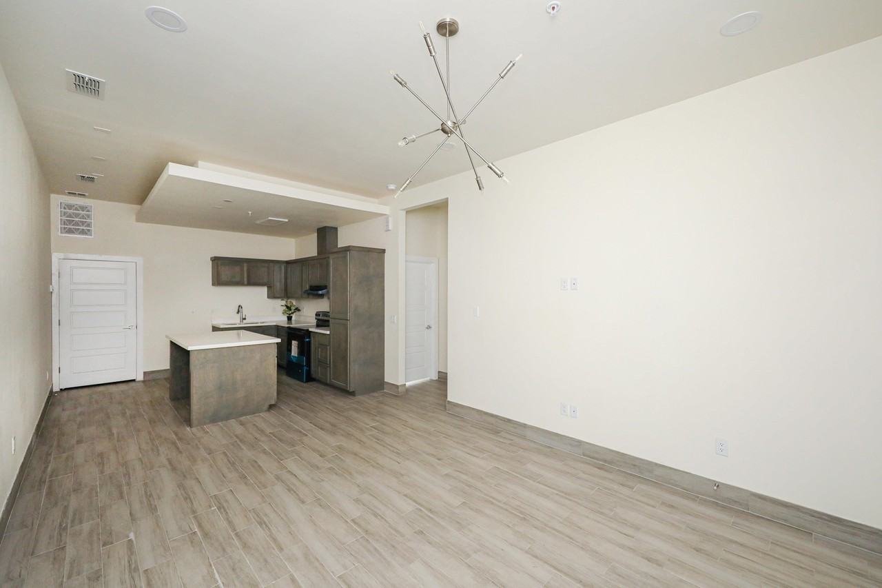 9109 Mcpherson Rd - Photo 3 of 29