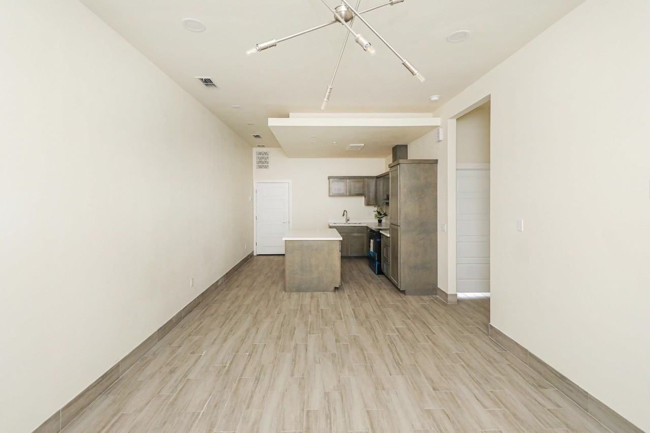 9109 Mcpherson Rd - Photo 4 of 29