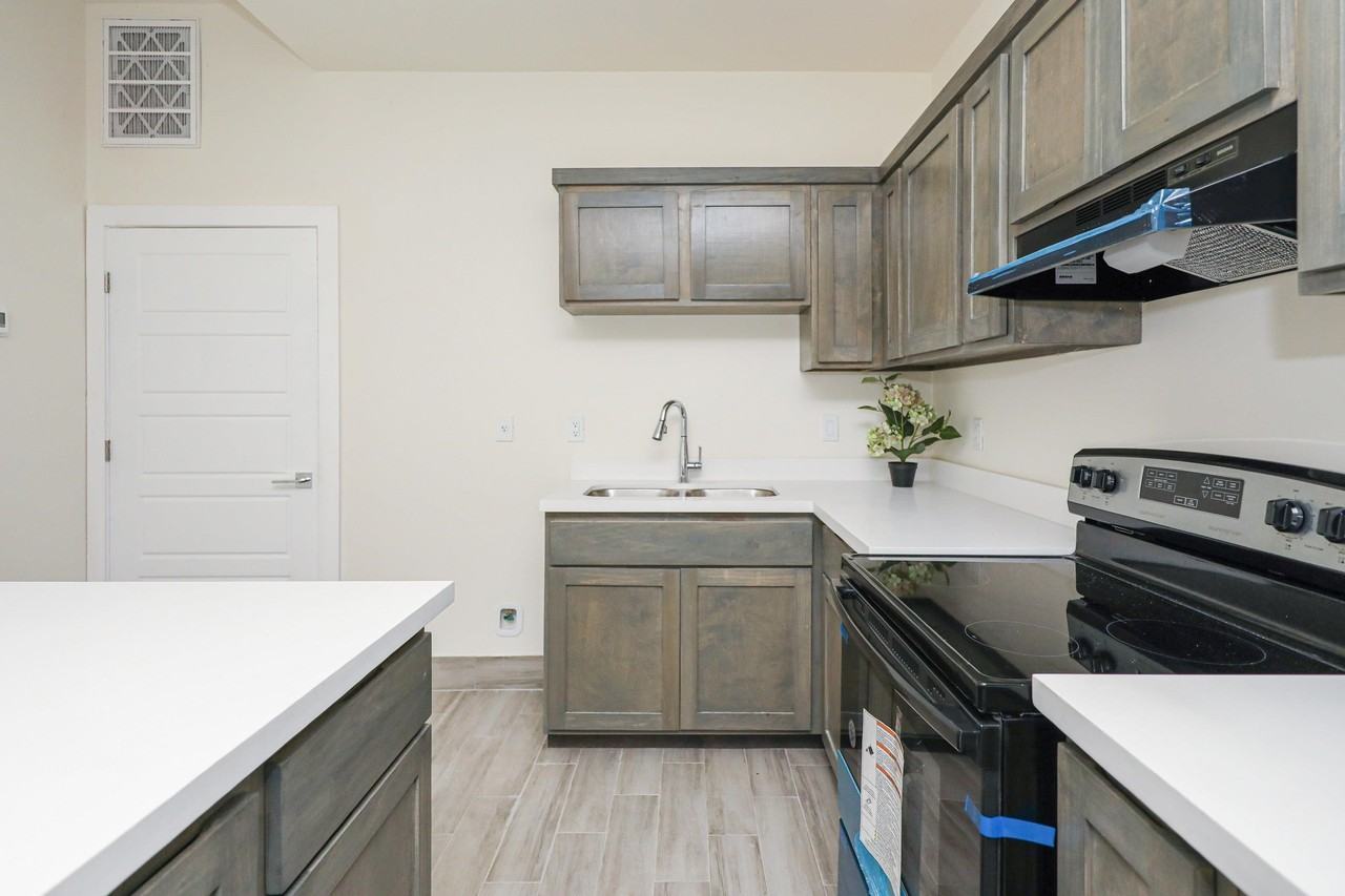 9109 Mcpherson Rd - Photo 7 of 29