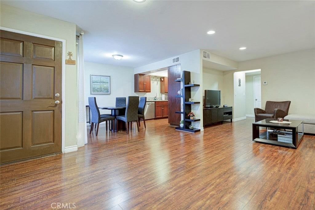 7631 Vineland Ave - Photo 4 of 20