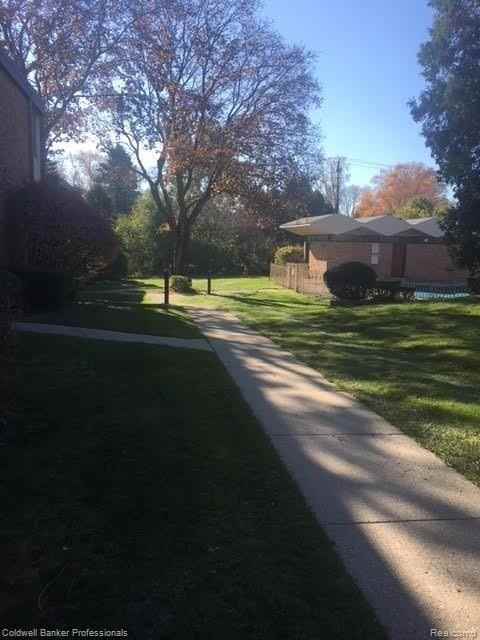 4043 W Maple Rd - Photo 2 of 15