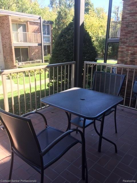 4043 W Maple Rd - Photo 3 of 15