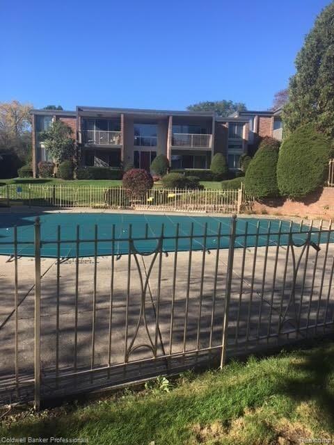 4043 W Maple Rd - Photo 4 of 15