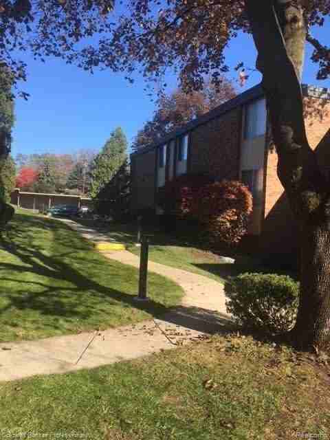 4043 W Maple Rd - Photo 5 of 15