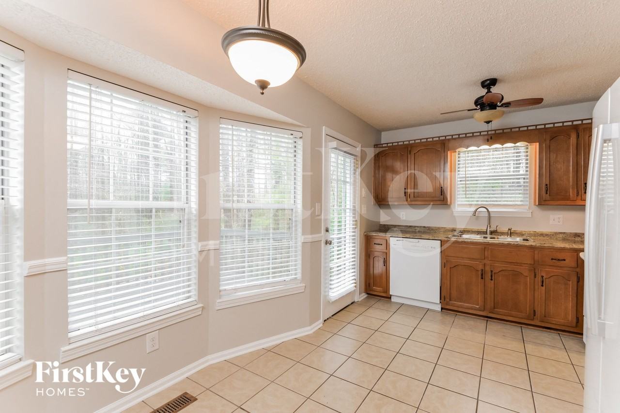 682 Brandy Dr - Photo 5 of 15