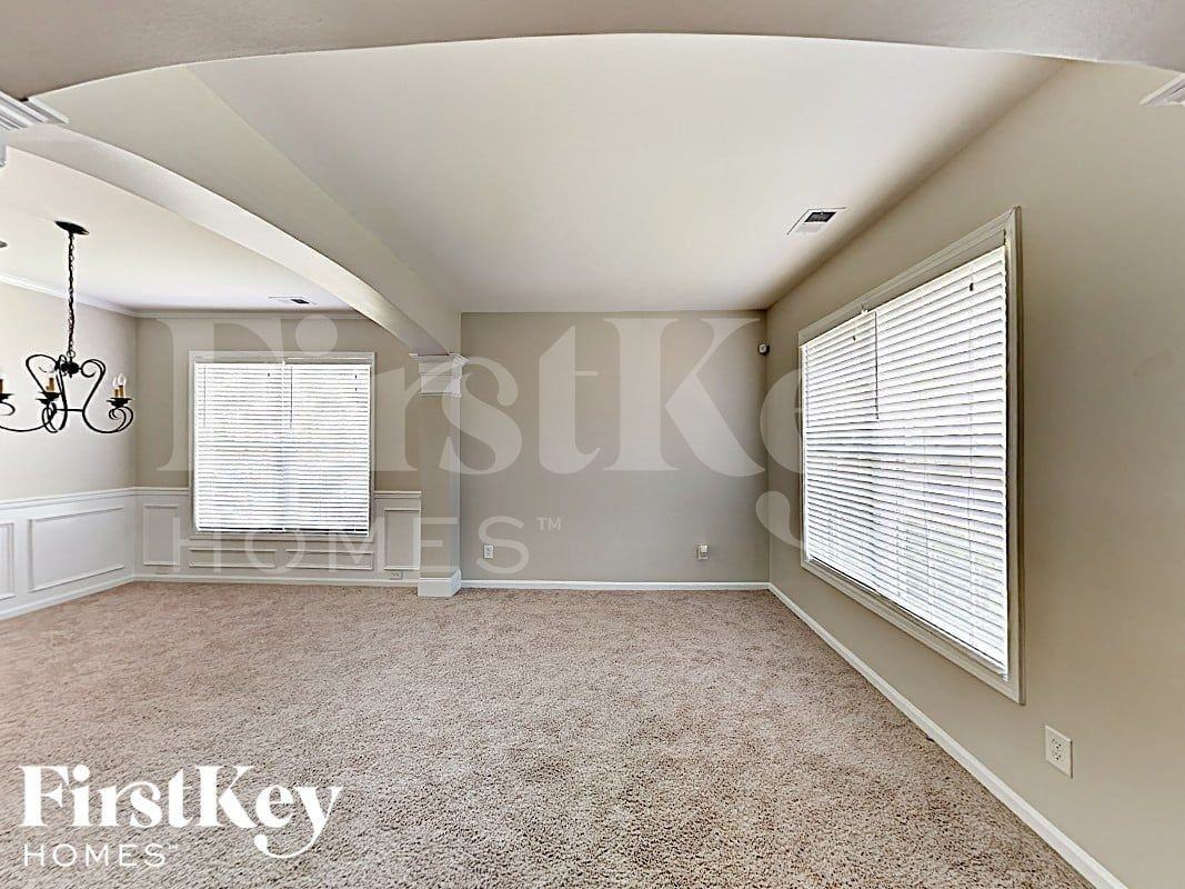 5705 Lindley Crescent Dr - Photo 3 of 17