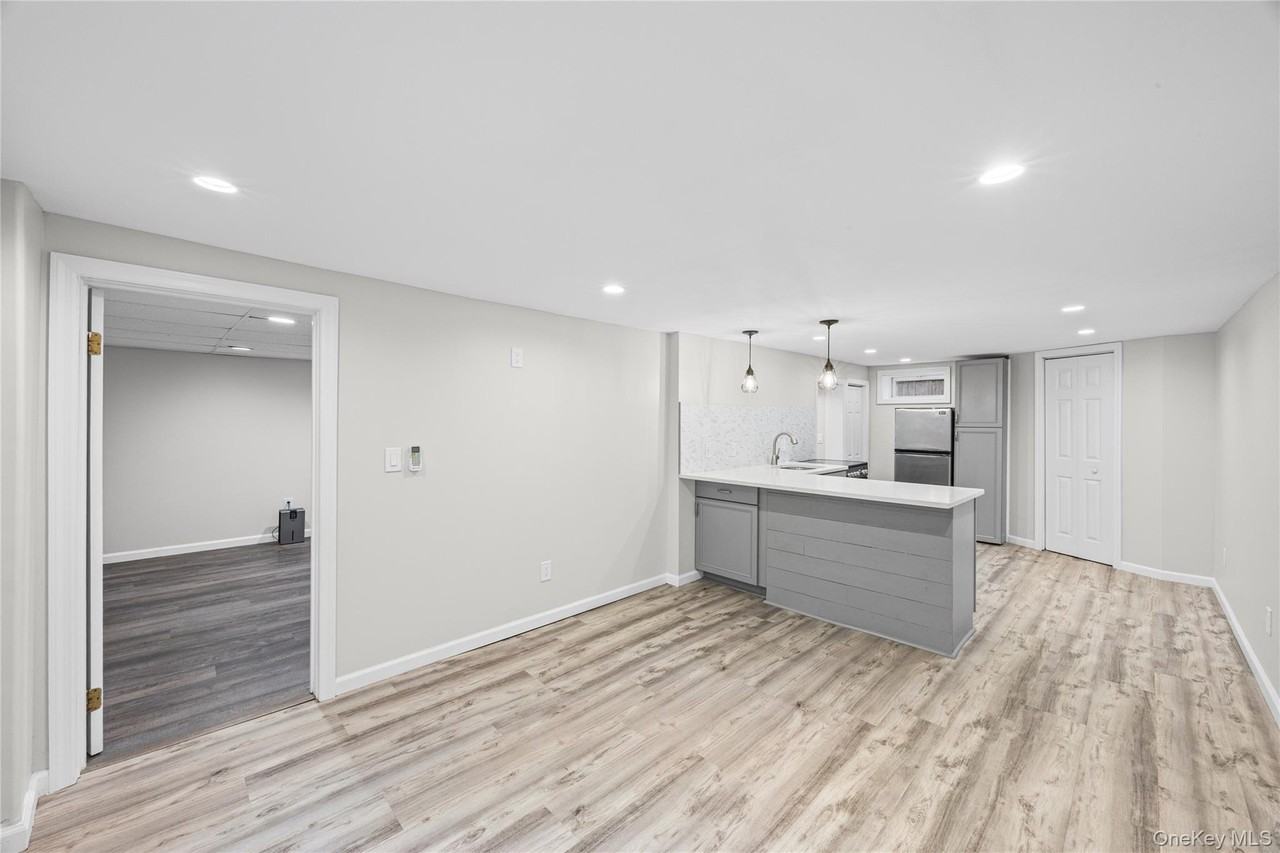 404 Ferndale Ct - Photo 2 of 11