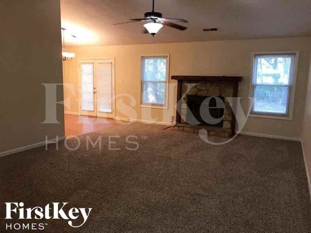 5334 Memorial Ln - Photo 2 of 15