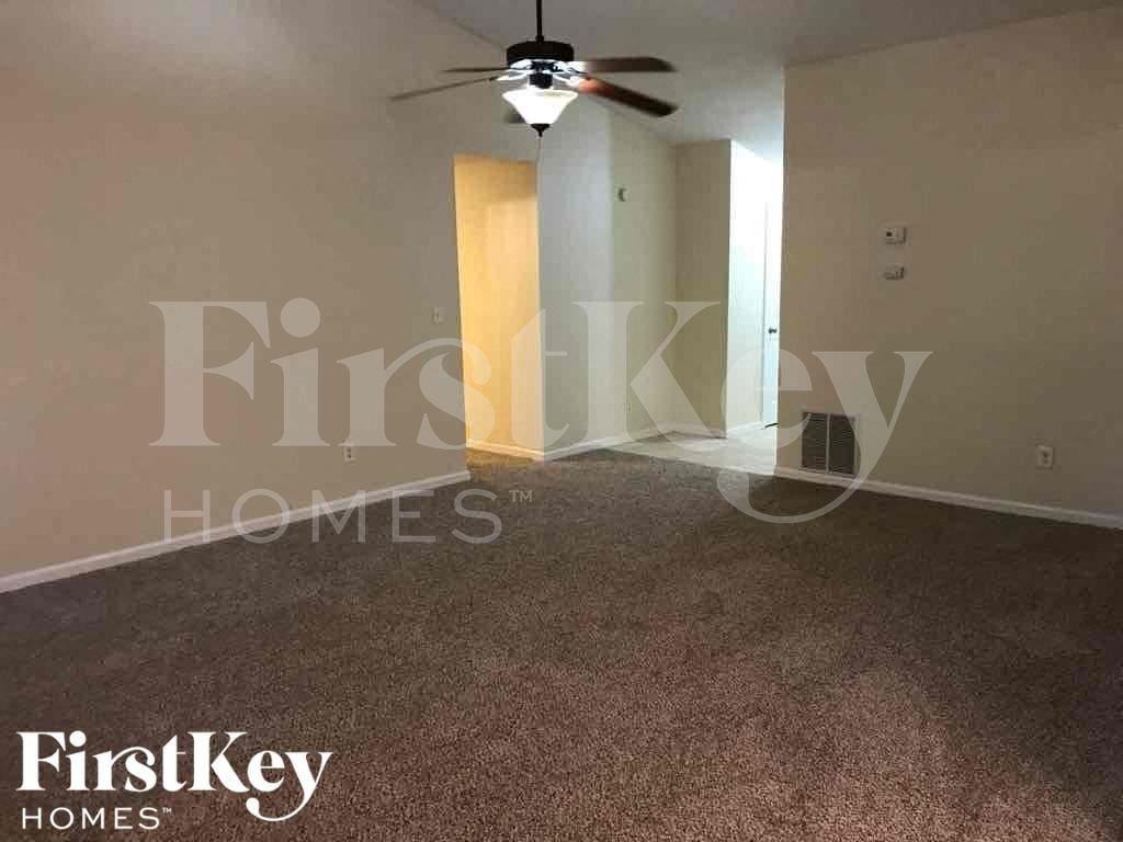 5334 Memorial Ln - Photo 3 of 15