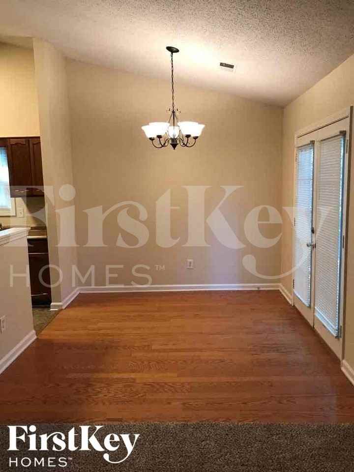 5334 Memorial Ln - Photo 4 of 15