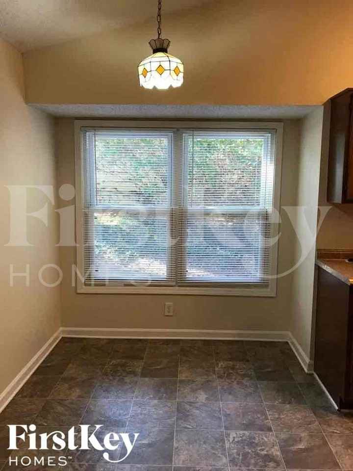 5334 Memorial Ln - Photo 6 of 15