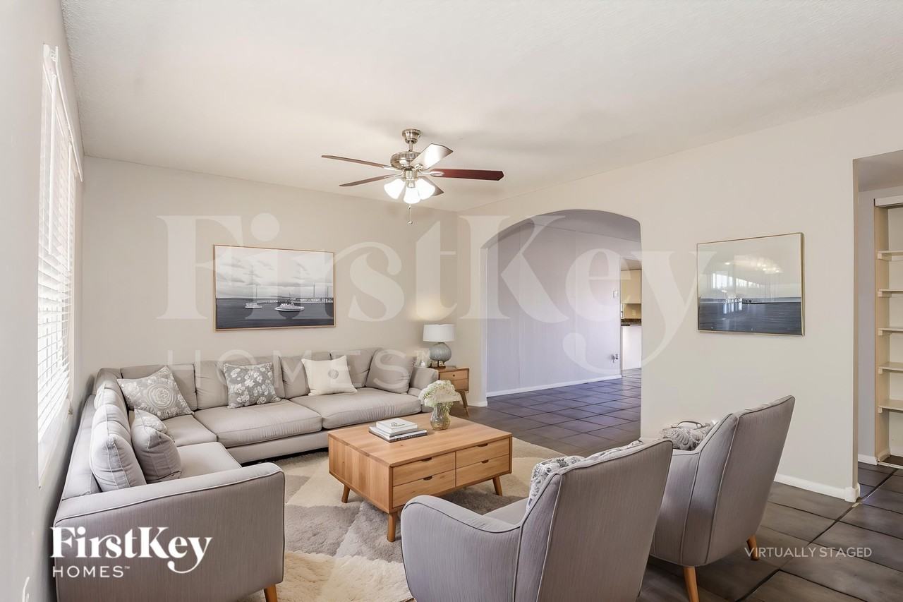 4924 S Hazelton Ln - Photo 3 of 19