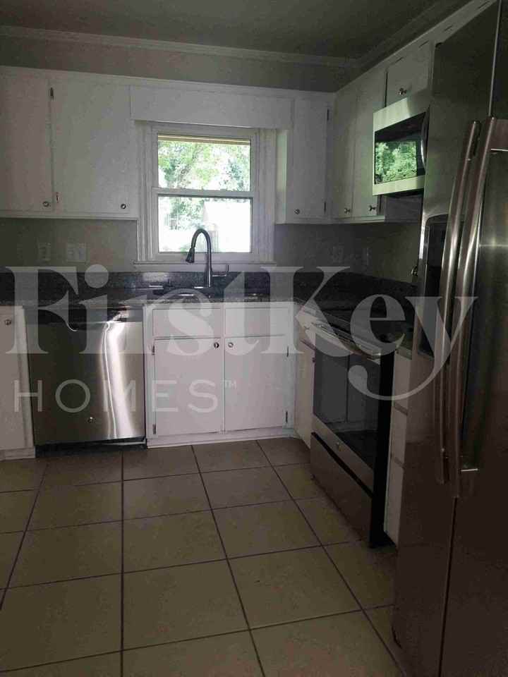 430 Citadel St - Photo 5 of 23