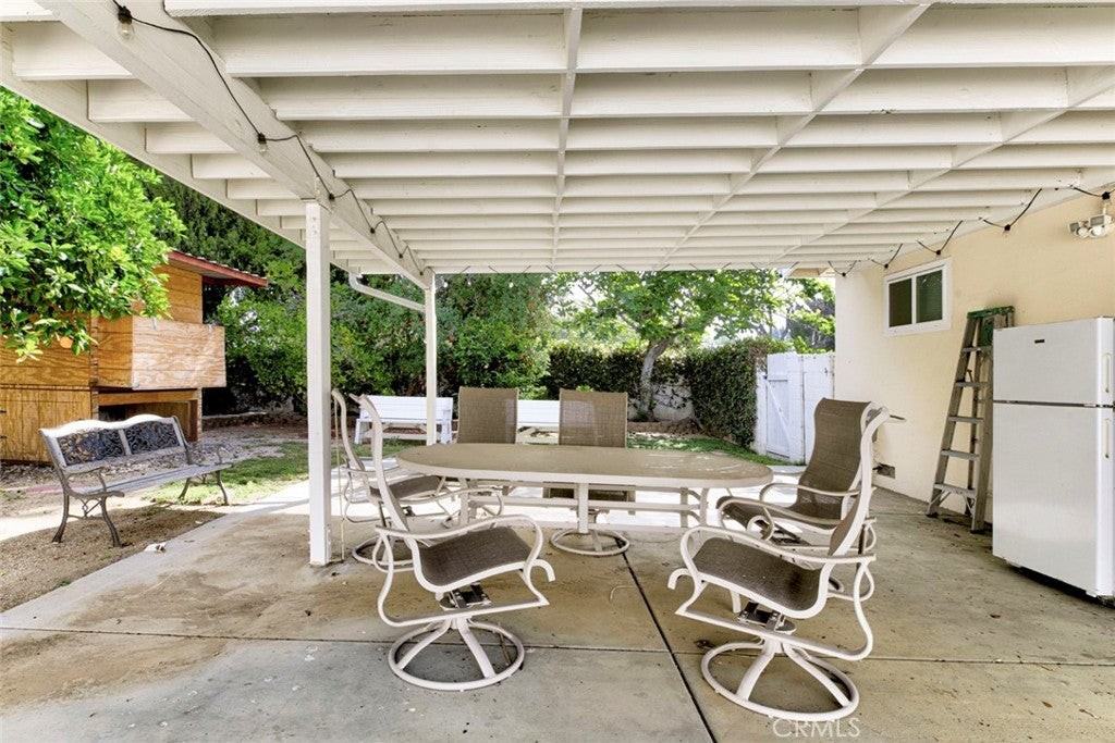 19001 Community St - Photo 5 of 30