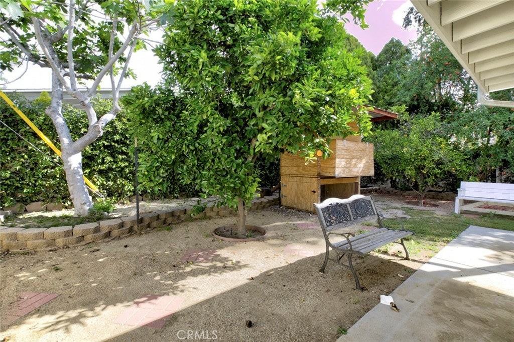 19001 Community St - Photo 6 of 30